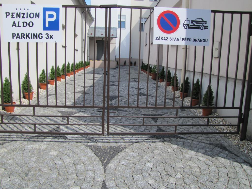 Penzion Aldo Karvina Bagian luar foto